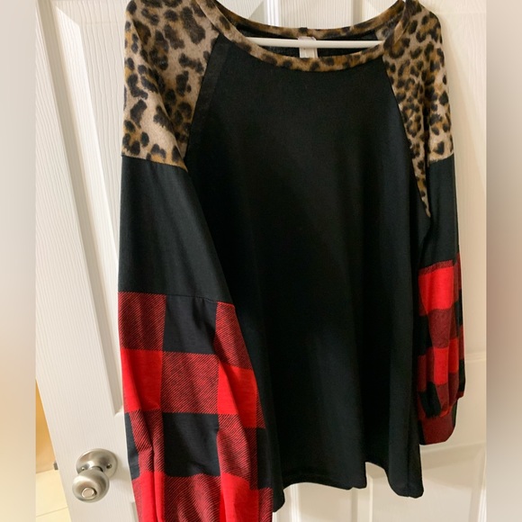 Cute blouse - worn once - Picture 2 of 5